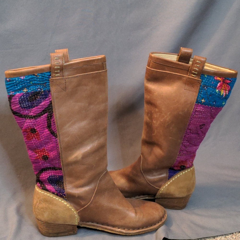 VINTAGE QUILTED BOOTS 👢